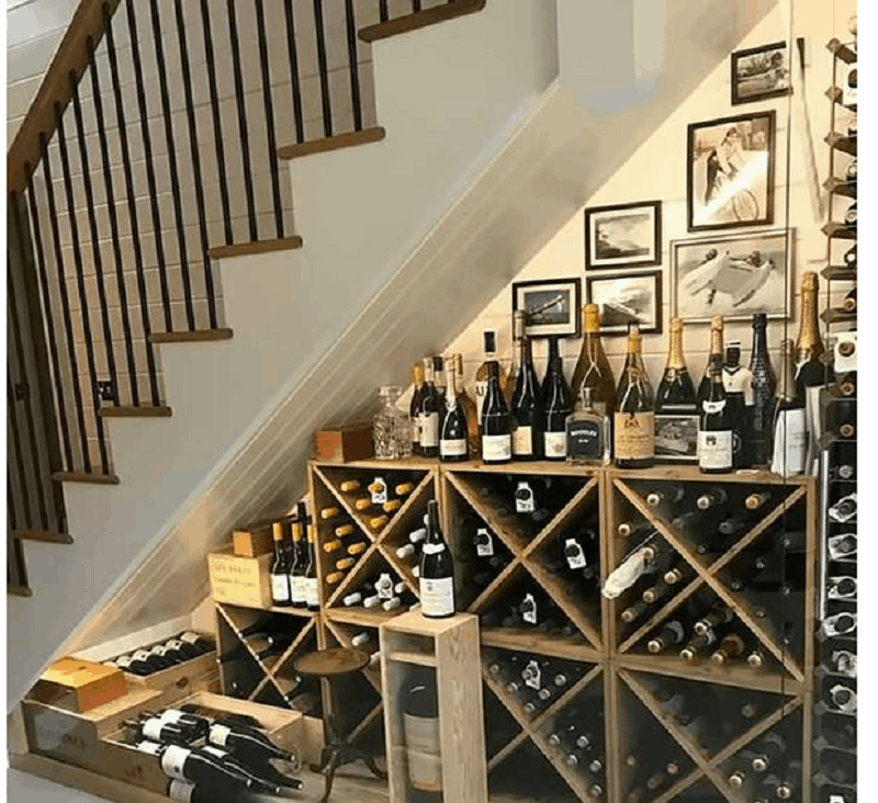 Mẫu tủ rượu gầm cầu thang phòng khách độc đáo