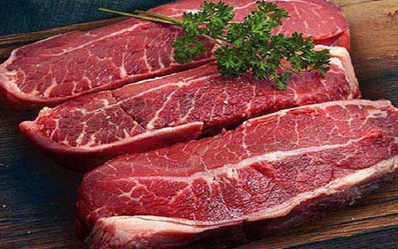 Chúng ta phải nhập khẩu lượng thịt bò rất lớn từ các nước Úc, Ấn Độ, Mỹ, Thái Lan và Canada. 