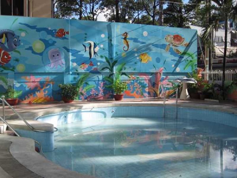 Làm bể bơi cho trẻ còn góp phần tạo không khí mát mẻ cho ngôi nhà